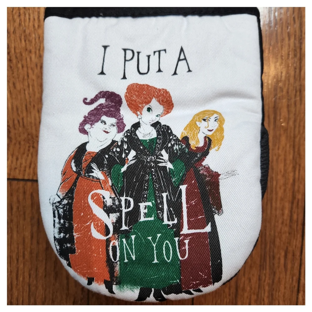 NWT Hocus Pocus Kitchen Towels - Oven Mittens - Halloween